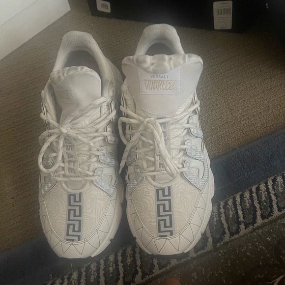 Men’s White Versace Trigreca Sneaker Size 44 - Picture 2 of 5